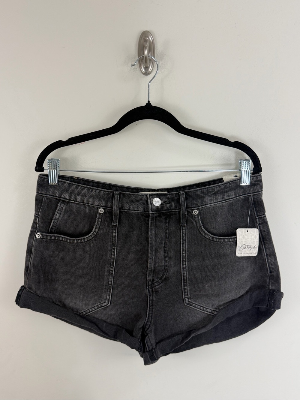 Free People Beginners Luck Low Rise Slouchy Jean Shorts Size 29 Faded Black NEW